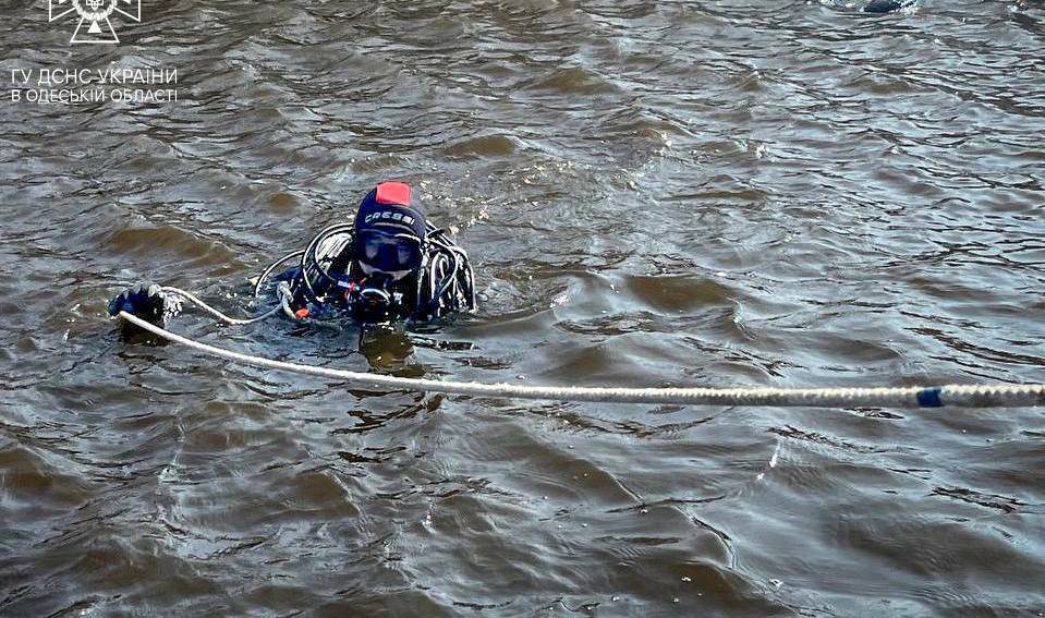Біля Одеси в штучній водоймі потонули двоє школярів (ФОТО)