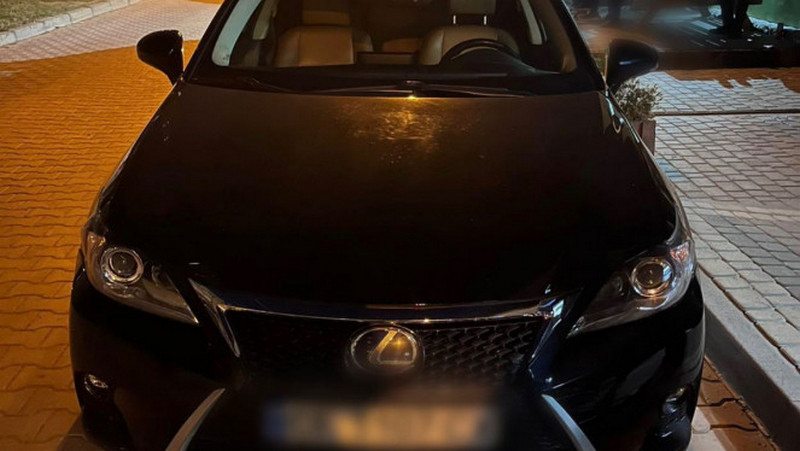 У Чернівцях маленька дитина раптом вибігла на дорогу та потрапила під «Lexus»