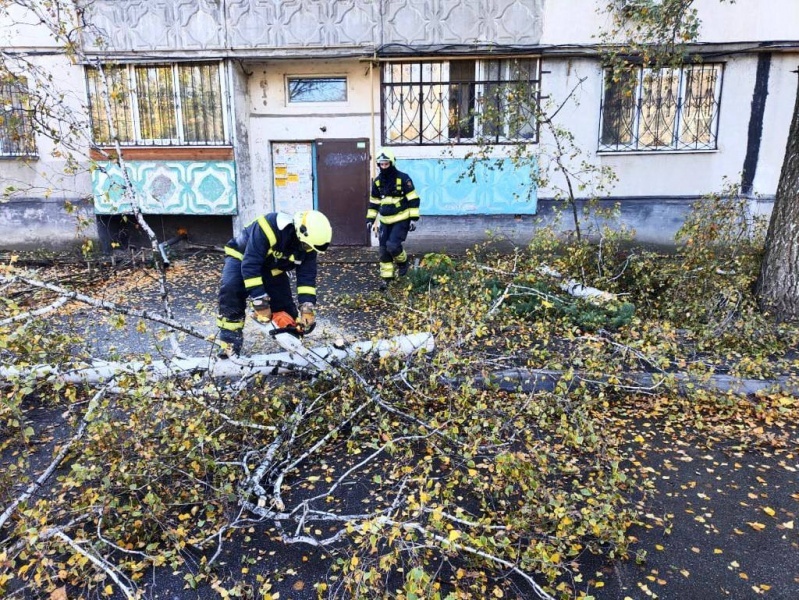 Негода у Києві: з'явилася нова інформація про руйнування, загиблих та постраждалих (ФОТО)