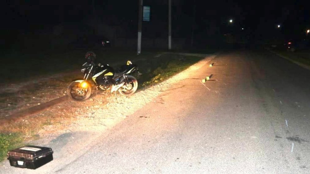 На Прикарпатті неповнолітній хлопець за кермом мотоцикла збив жінку на велосипеді (ФОТО)
