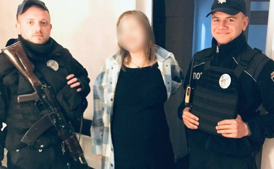 У Києві в комендантську годину патрульні допомогли жінці потрапити в пологовий будинок (ВІДЕО)