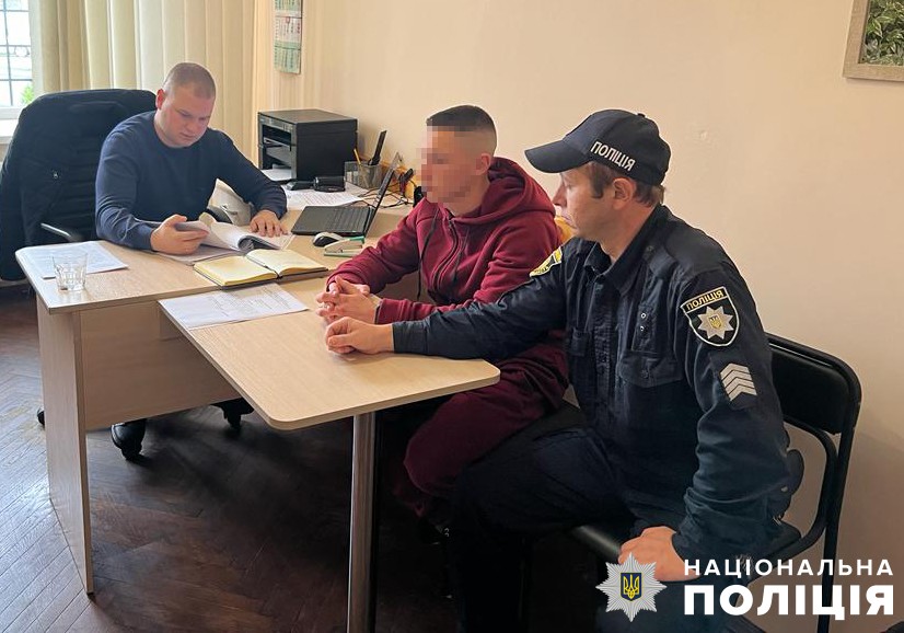 На Львівщині затримано юнаків, які, погрожуючи пістолетом, побили двох знайомих (ФОТО)
