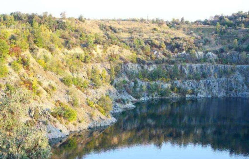 На дні кар'єру в Кривому Розі знайшли тіло дівчини (ФОТО)