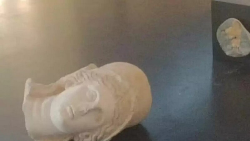 В Ізраїлі турист розбив у музеї дві античні статуї за мільйон доларів і потрапив до лікарні (ФОТО)