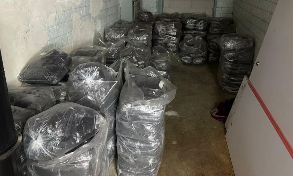 На Хмельниччині викрито підпільний цех з незаконного пошиття «брендового» одягу (ФОТО)