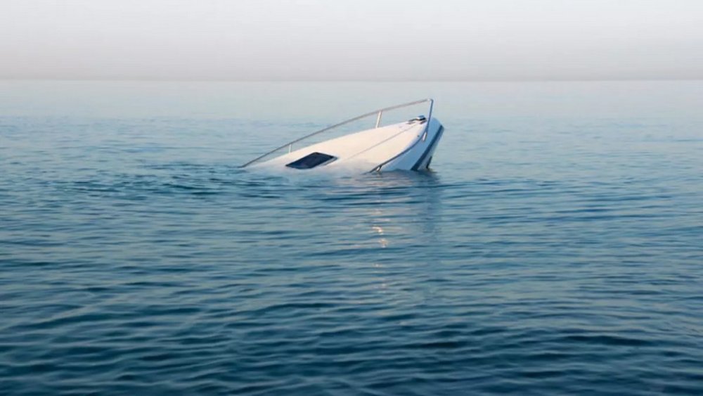 На єгипетському курорті затонуло судно з туристами на борту