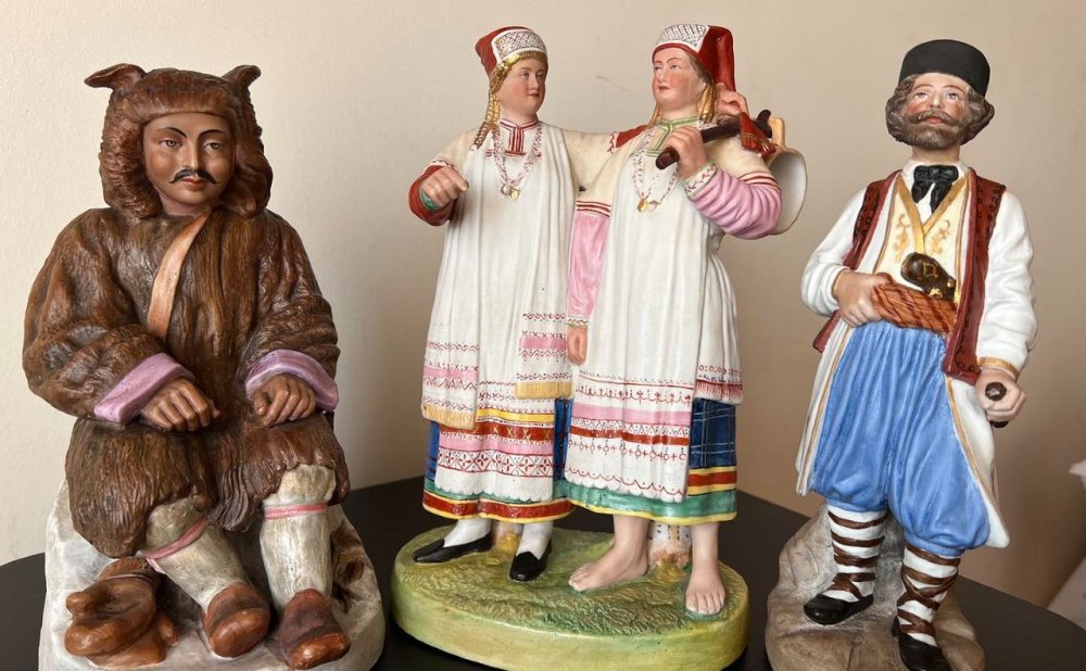 Київські митники знайшли в посилці рідкісні статуетки вартістю майже пів мільйона гривень (ФОТО)