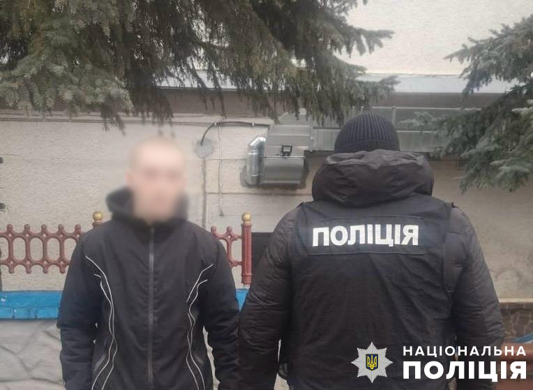 У Києві поліцейські знайшли юнака, який вчинив жорстоку бійку просто у вагоні метро (ФОТО)
