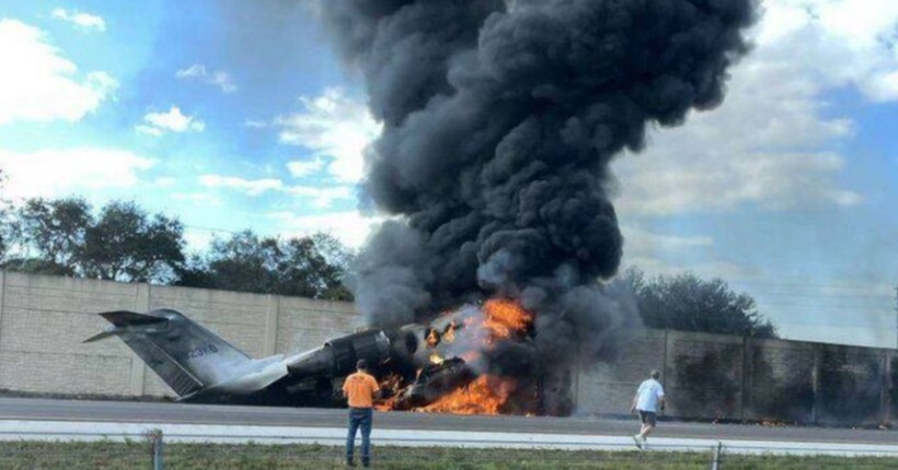 У Флориді на автомобільну трасу впав приватний літак, є загиблі (ФОТО)