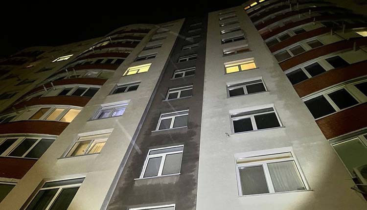 У Тернополі жінка випала з вікна десятого поверху житлового будинку (ФОТО)