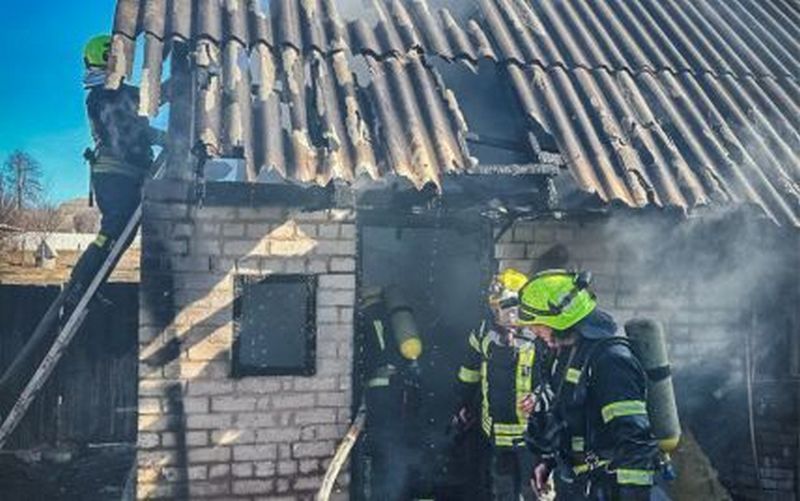 На Донеччині загорівся будинок: 3-річна дитина загинула (ФОТО)