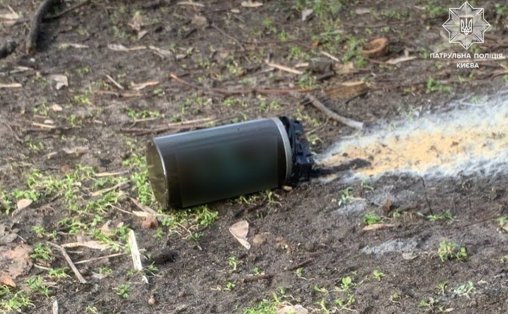 На Солом’янці біля житлового будинку знайшли боєприпаси (ФОТО)