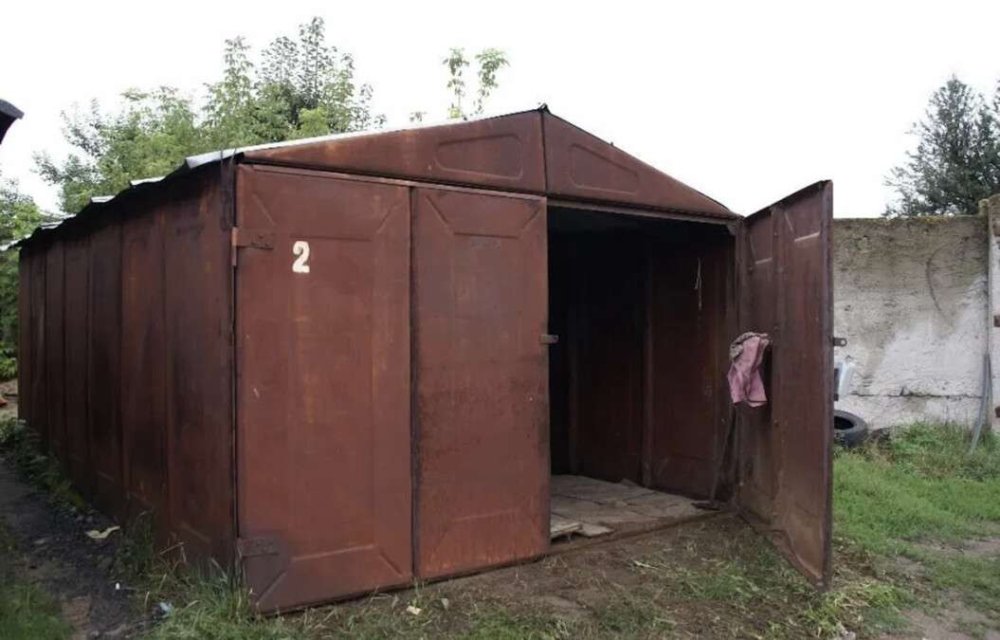 У Дніпрі чоловік ховав в своєму гаражі гранати та тисячі патронів