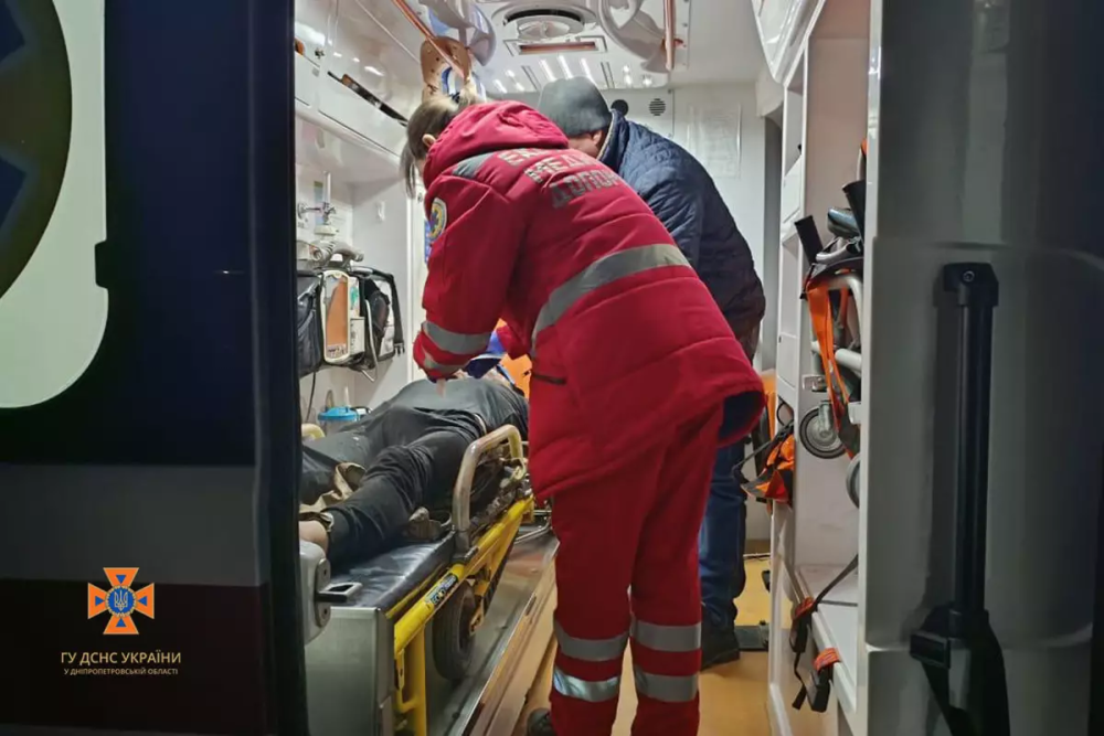 У Павлограді рятувальники винесли з палаючої квартири ії постраждалого власника (ВІДЕО)
