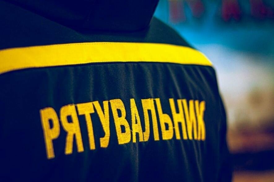 У Бродах екстрені служби врятували літню жінку