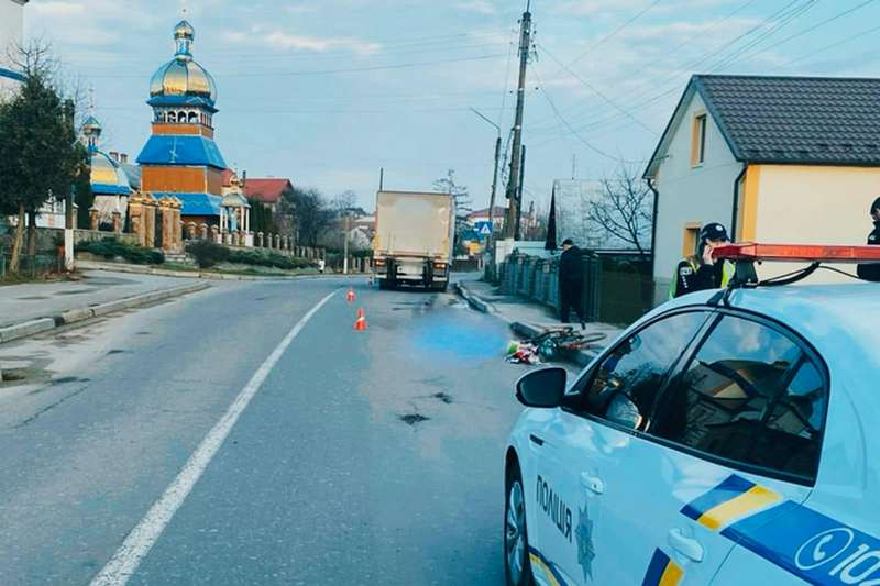 Загибель велосипедиста та поранення мотоциклістів: поліція Прикарпатті розслідує дві ДТП (ФОТО)
