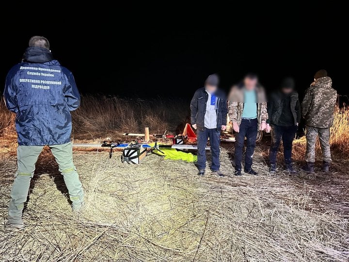На Закарпатті викрили контрабандистів, які дронами переправляли сигарети в Румунію (ФОТО)