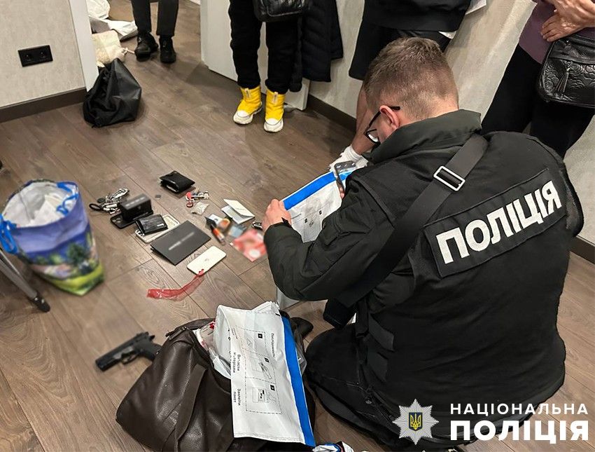 Вигадали борг, катували та примушували займатися проституцією: у Києві затримали зловмисників