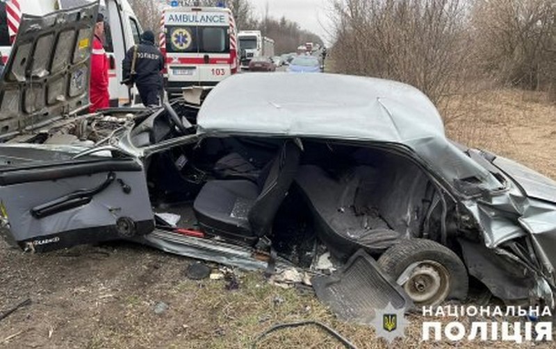 На Полтавщині мікроавтобус протаранив авто з поліцейськими (ФОТО)