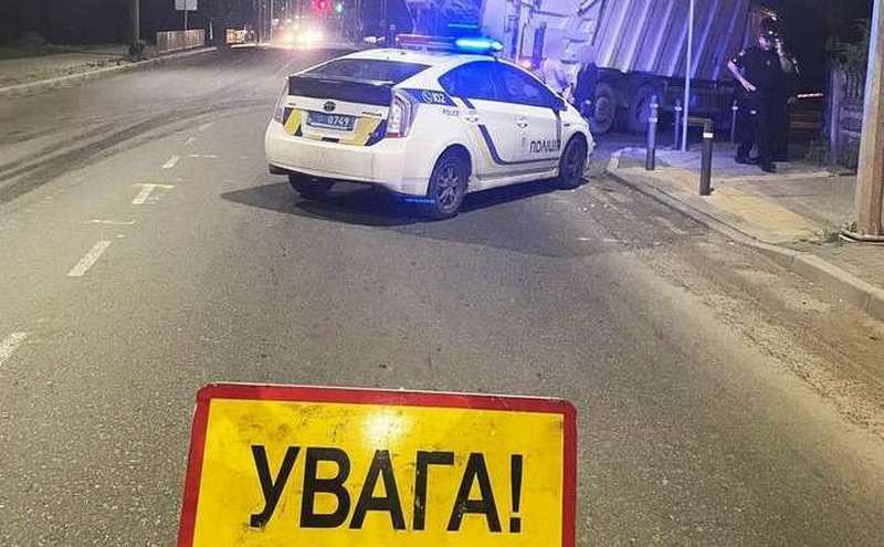 У Львові водій легковика збив велосипедиста і залишив його на дорозі (ВІДЕО)