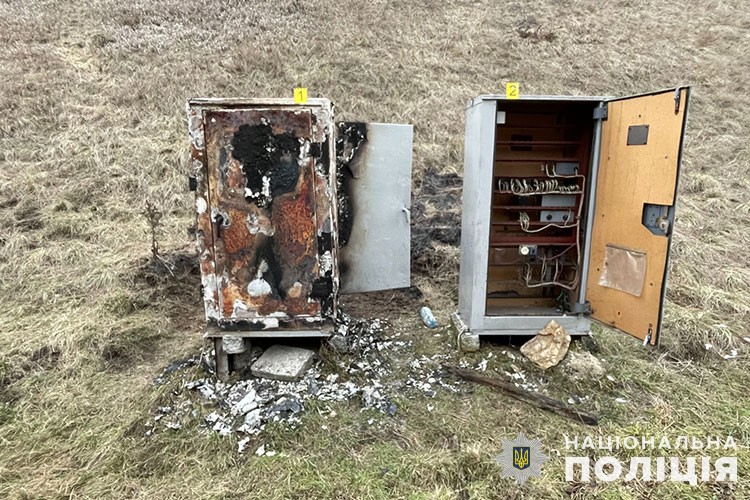 На Тернопільщині судили підлітка за підпал релейних шаф залізниці на замовлення росіян (ФОТО)