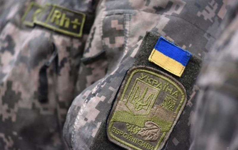 На Буковині у полі знайшли тіло чоловіка: поруч була військова форма