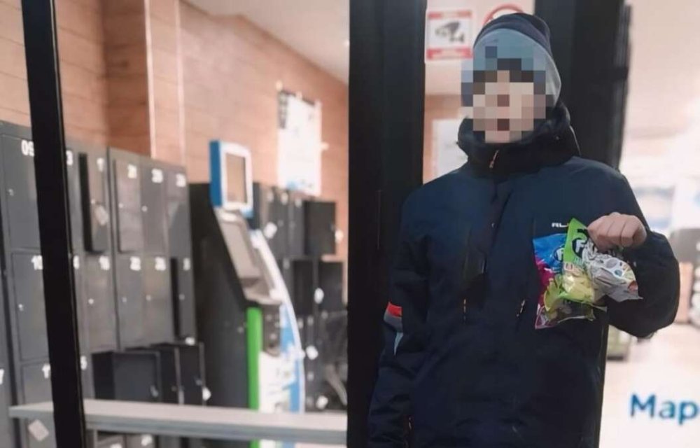 У Кривому Розі підліток серед ночі вдерся до магазину заради солодощів (ФОТО)