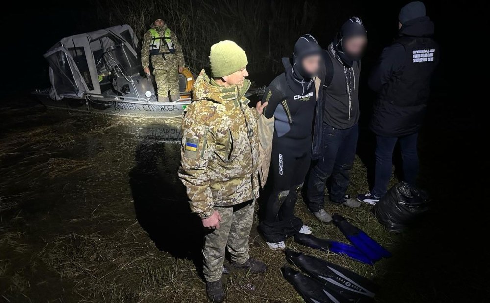 Прикордонники затримали на кордоні з Молдовою двох ухилянтів у ластах