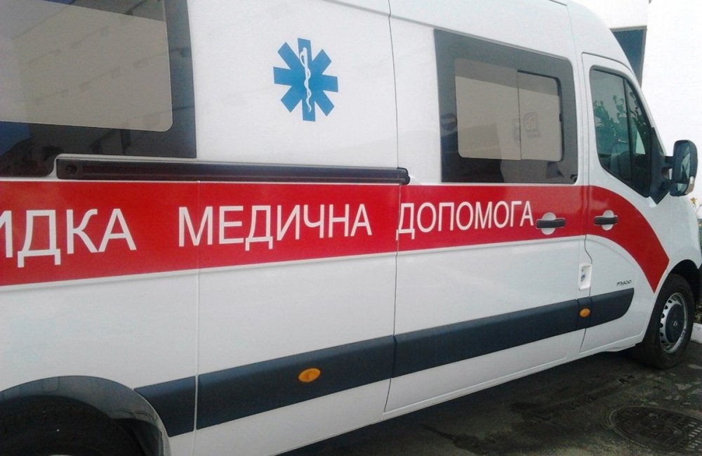 Стікав кров’ю на вулиці: у Дніпропетровській області поліцейський врятував життя хлопцю (ВІДЕО)