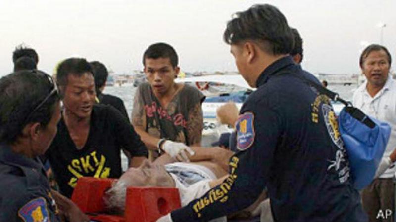Понад сотня пасажирів на борту: біля узбережжя Таїланду спалахнув пором з туристами (ФОТО)