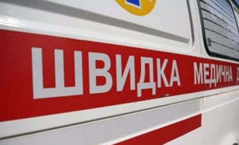 На Харківщині окупанти прицільно обстріляли FPV-дроном машину екстренної медичної допомоги