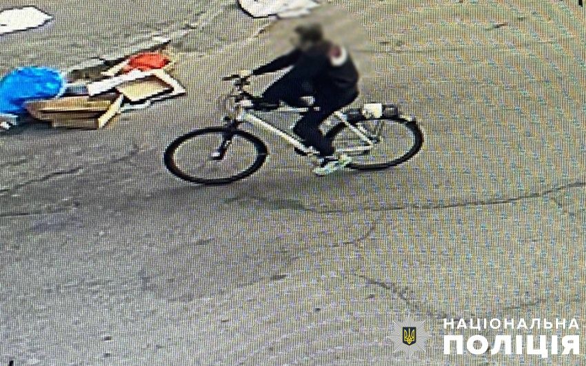 Напав з ножем на чоловіка з дитиною: київські поліцейські затримали порушника (ФОТО)