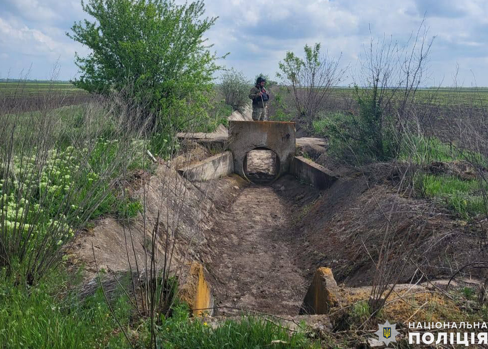 На Миколаївщині двоє юнаків підірвалися на знайденому вибуховому пристрої (ФОТО)