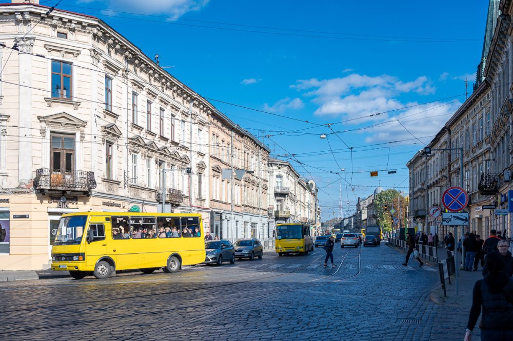 У Львові хлопець випав з маршрутки: відомі нові деталі інциденту
