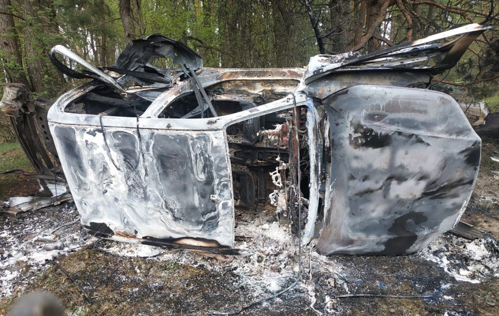 На Чернігівщині легковик підірвався на вибуховому пристрої, двоє людей у лікарні (ФОТО)
