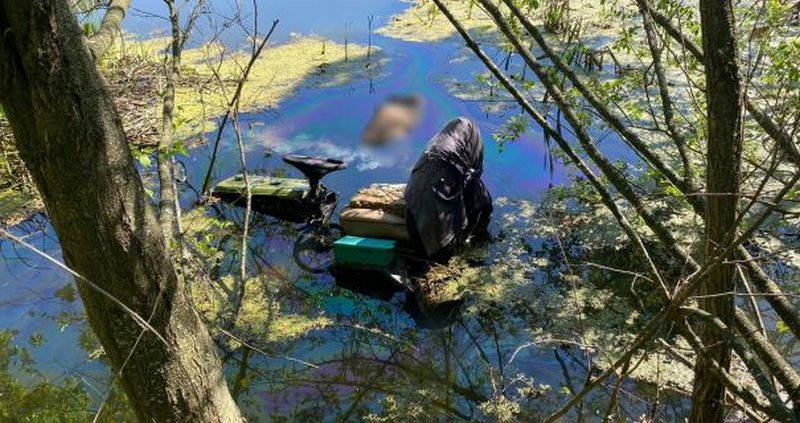На Сумщині чоловік на саморобному тракторі впав у річку й загинув (ФОТО)