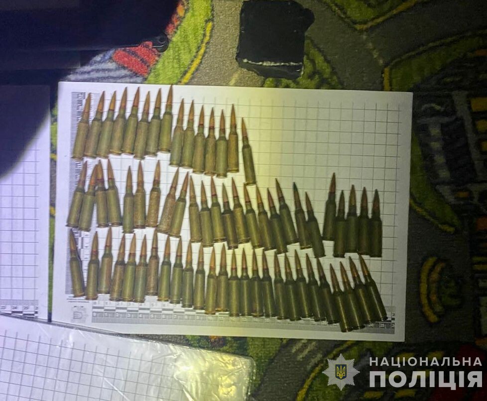 Йшов по місту з гранатою в руках: на Закарпатті затримали 23-річного чоловіка (ФОТО)