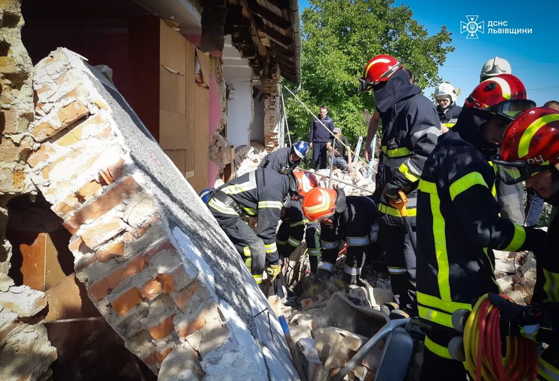 У Львівській області стіна впала на чотирирічну дівчинку: дитина загинула (ФОТО)