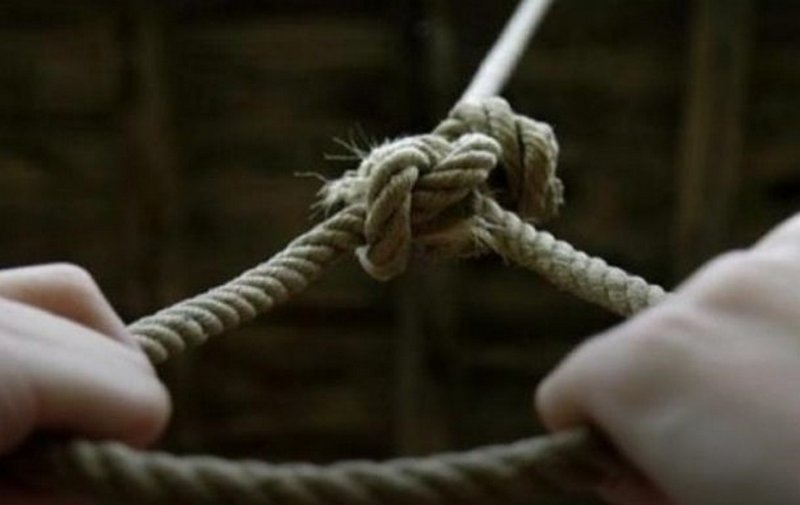У Дніпрі 17-річна дівчина повісилась на мотузці від штори
