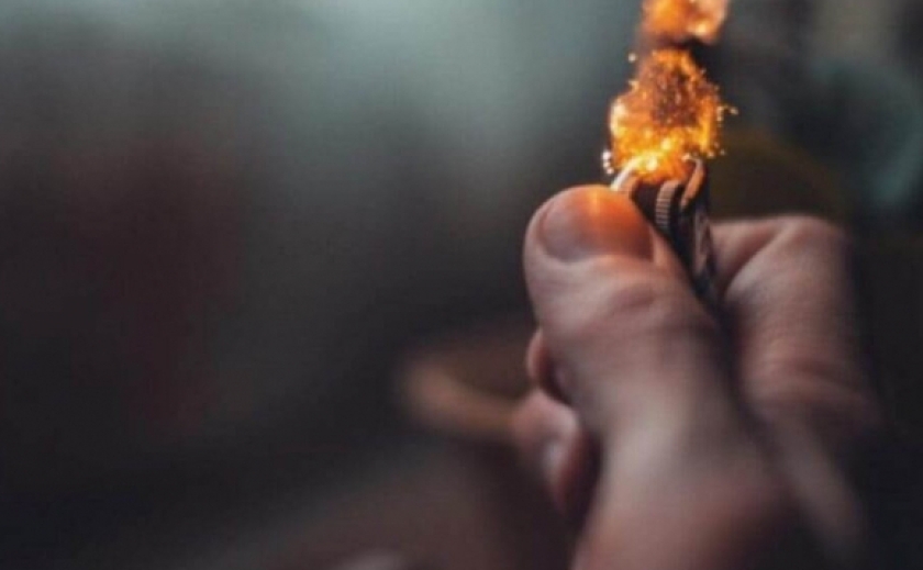 На Дніпропетровщині чоловік під час сварки підпалив опонента