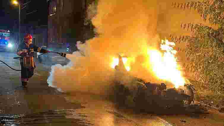 Вночі на Львівщині згорів автомобіль: що сталося