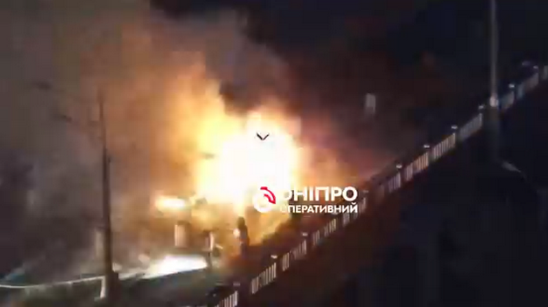 У нічній ДТП на проспекті у Дніпрі загинула людина (ВІДЕО)