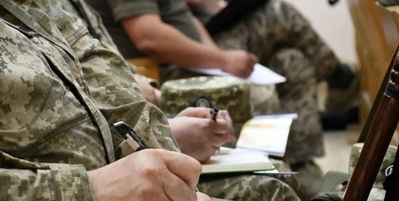 На Хмельниччині жінка ошукала родичів загиблих військових, які замовляли їм пам'ятники
