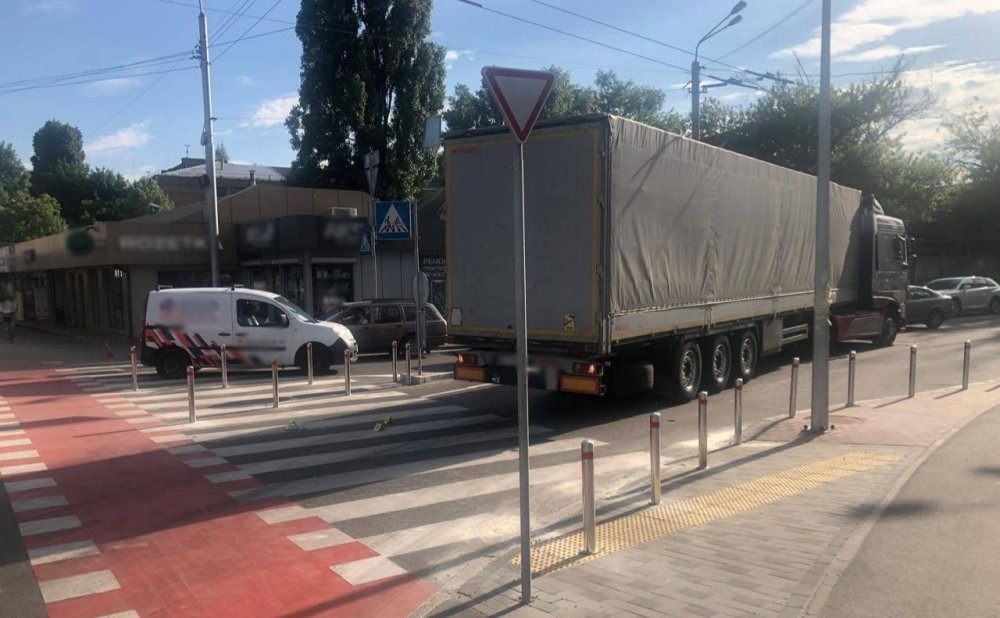 У Шевченківському районі фура збила велосипедистку (ФОТО)