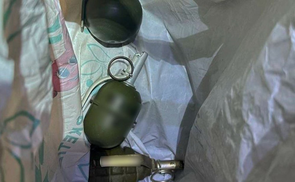 Небезпечна знахідка: у Святошинському районі чоловік натрапив на пакунок з гранатами