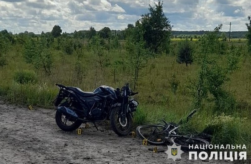 На Львівщині 14-річна дівчина на мотоциклі збила велосипедиста (ФОТО)