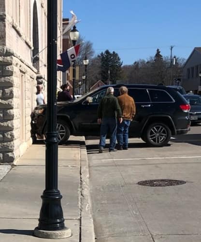 У США пес викрав автомобіль господаря і врізався в будівлю художньої галереї (ФОТО)