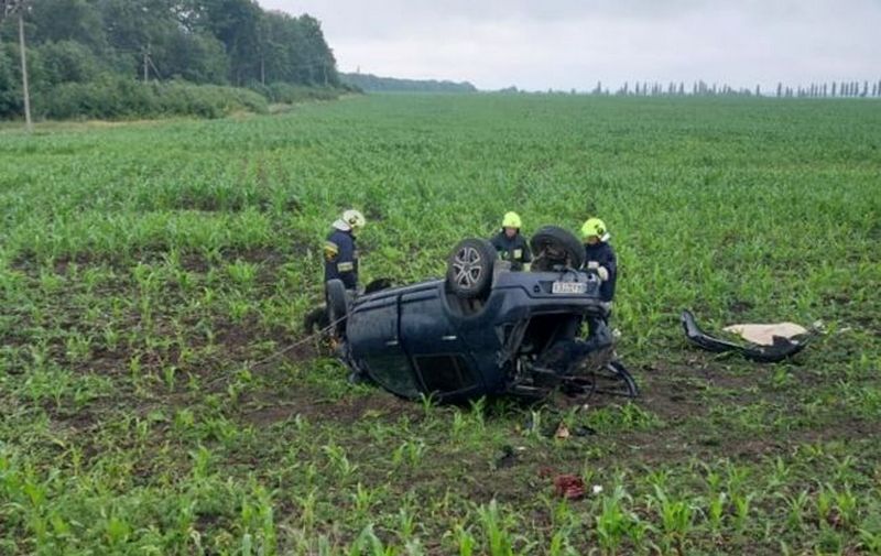 На Кіровоградщині перекинулось авто: одна людина загинула, п’ятеро поранені