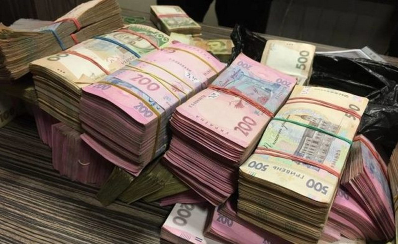 У Києві прокурор привласнив кілька мільйонів гривень, які фігурували як речовий доказ