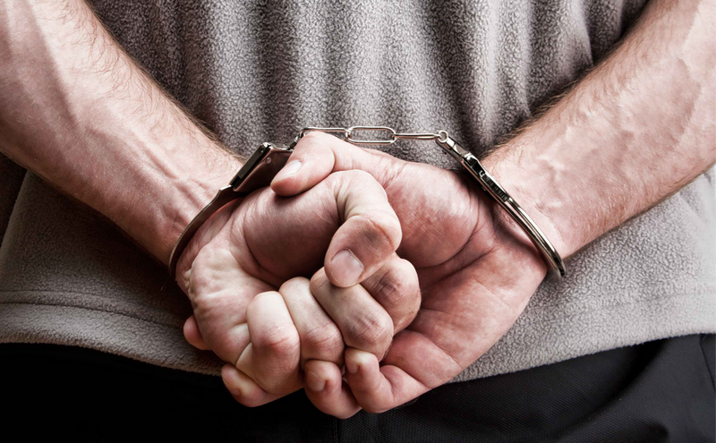У Києві засуджено нелюда, який систематично ґвалтував трьох неповнолітніх доньок співмешканки